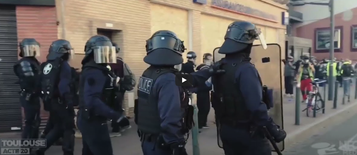 Et les Gilets Jaunes continuent le Mouvement , Paris, France