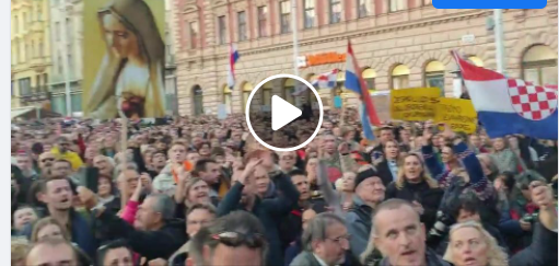 Zagreb, Croatie - Les gens scandent "Nous ne vous donnerons pas nos enfants!"