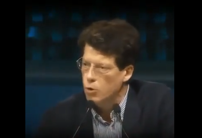 Leur plan diabolique explique directement dans notre visage.