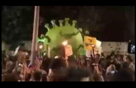 Manifestation devant la maison du premier ministre Bennett. En Israël !!!.