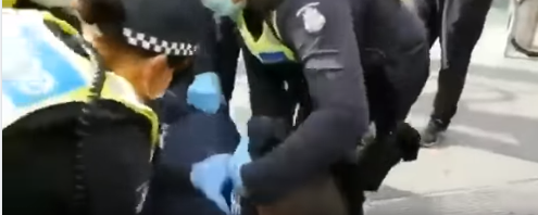 Quand vous tentez vous exprimé aux policiers Australiens sur les mesures tyrannique ces ce qu'il vous arrive sept. 26 , 2021