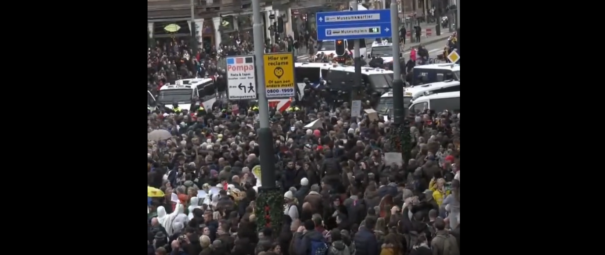 ET CA CONTINUE; Amsterdam, pluie de coup, pour la nouvelle année 2022 January 3rd, 2022 85 views