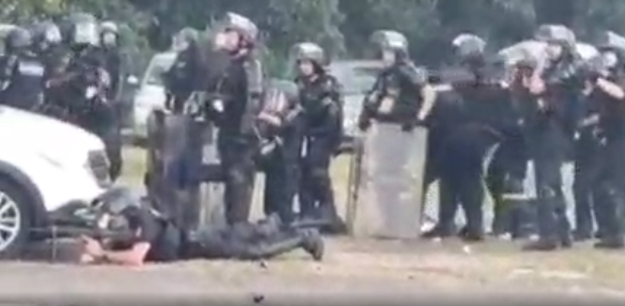 Guadeloupe - Dans les colonies le traitement des manifestations est différent !